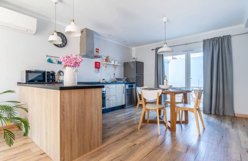 Baiona Apartment | Windmill Escape - Areia Townhouse