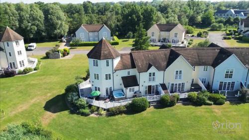 South Cerney House | Windrush Lake 80 & 81, Waterlow Lodge P