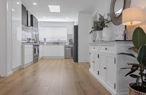 Port Noarlunga Villa | Wine Coast Oasis with 5 bedrooms, private Pool and Hot Spa in Port Noarlunga