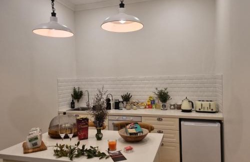 Red Hill Bed & Breakfast | Winemakers Cottage at Treetops Red Hill