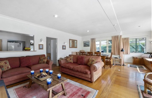 Lake Tarawera House | Winstone Cottage - Waterfront Lake Tarawera Home