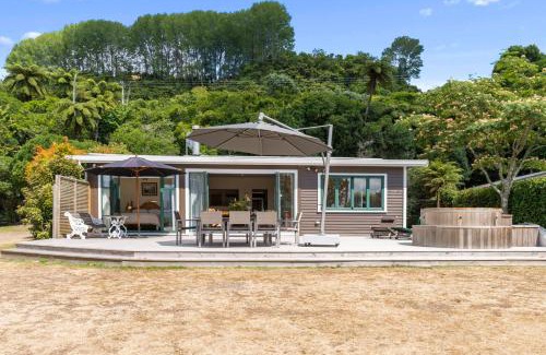 Lake Tarawera House | Winstone Cottage - Waterfront Lake Tarawera Home