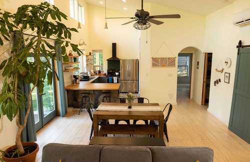 Winthrop House | Winthrop Basecamp-new trailside vacation home 15 min walk to downtown!