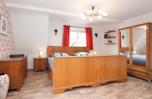 Oberderdingen Apartment | Wirtschaftswunder - Doppelzimmer mit WC und Dusche