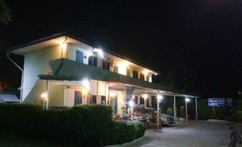 Wiset Chai Chan Resort | WISET SABAI RESORT