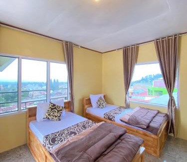 Berastagi House | WISMA SUNRISE GUEST HOUSE 10 minutes by walking to the big fruit market in Berastagi