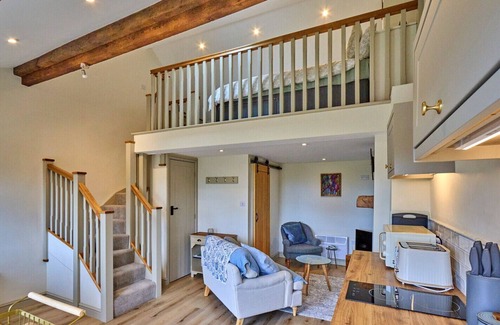 Horncastle Cottage | Wisteria at the Rookery