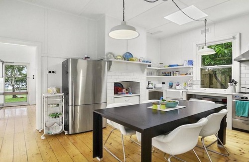 Indented Head Cottage | Wisteria Cottage - opposite beach