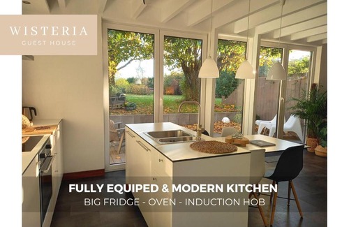 Awans House | Wisteria Guest House