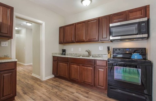 Beacon Hill Condo | WL1 Mins to Downtown! SA Top Attractions 2BR 1B