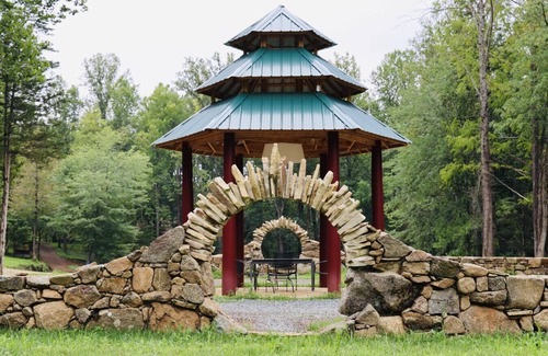 Stanardsville Apartment | WLS · White Lotus Suite