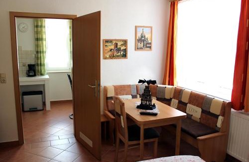 Neuhausen Apartment | Wohnen beim Kunsthandwerker