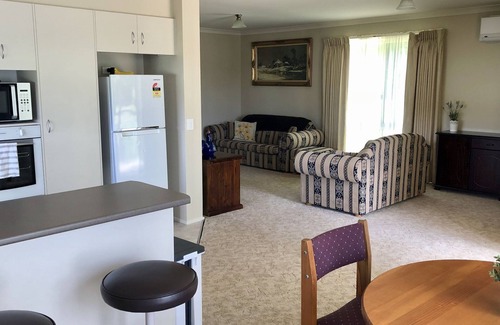 Gembrook Apartment | Wombat cottage self contained accommodation