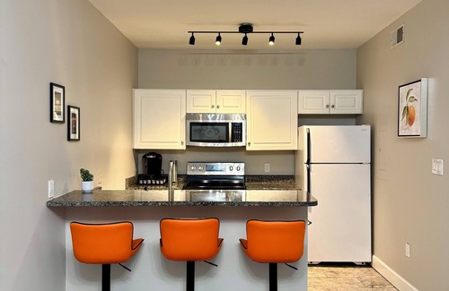 Fort Sanders Condo | Wonderful 3bd/2ba condo with AC in Fort Sanders. One block from UTK!