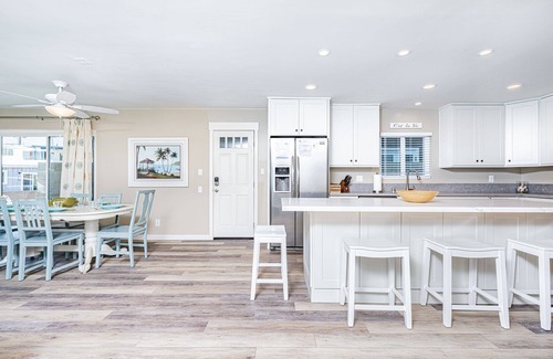 West Newport Condo | Wonderful Family Beachside Vacation Getaway for 14! Half Block to the Beach!
