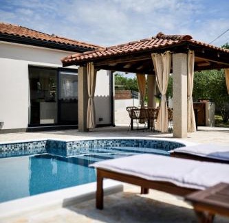 Tinj Villa | Wonderful Holiday House Bruno with outdoor pool