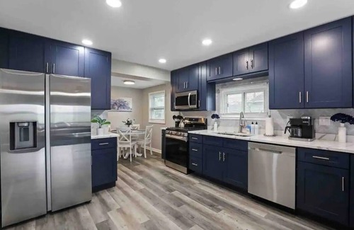 Wood Dale House | Wonderful in Wood Dale, right by O’Hare airport!