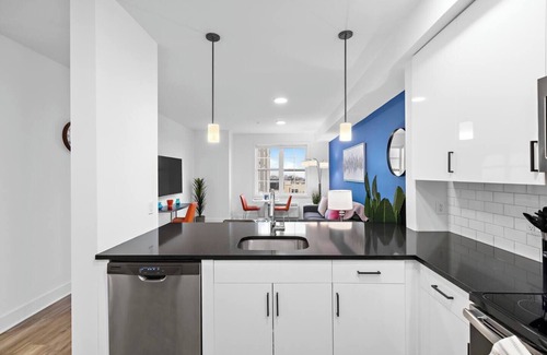 Fairview Apartment | Wonderful ! King 1BR ! Free Parking ! 30 min NYC !