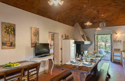 Montevarchi Villa | Wonderful private villa with private pool, WIFI, TV, balcony, pets allowed and panoramic view