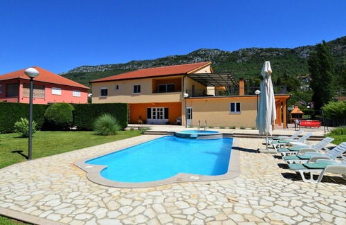 Dusina House | Wonderful private villa for 12 people with hot tub, private pool, WIFI, A/C, TV and terrace
