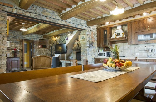 Cascine-La Croce Villa | Wonderful private villa for 14 people with A/C, private pool, WIFI, TV, patio and pets allowed