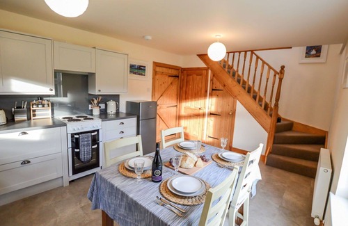 Lerags House | Wonderful private villa for 4 people with WIFI, TV, patio, pets allowed and panoramic view