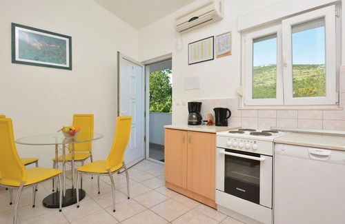 Labin House | Wonderful private villa for 7 people with private pool, A/C, WIFI, TV, terrace and pets allowed