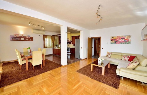 Seget Vranjica House | Wonderful private villa for 16 people with A/C, WIFI, private pool, TV and terrace