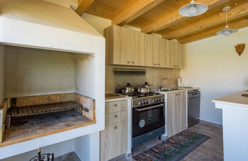 Pican House | Wonderful private villa with private pool, A/C, WIFI, TV, terrace, pets allowed and parking