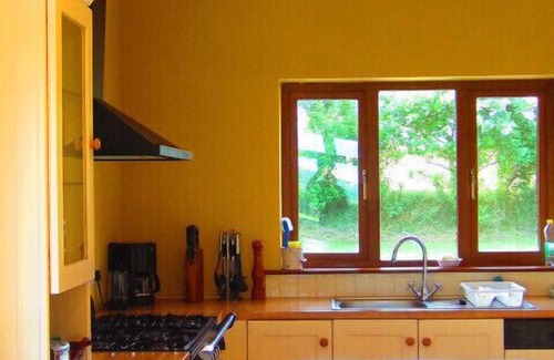 Emlaghmore House | Wonderful Sea Views, Walks, Hiking, Beaches, Fishing, Family Friendly, WiFi