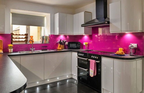 Cwmtirmynach House | Wonderful villa for 8 guests with WIFI, TV and pets allowed