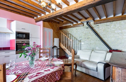 Commes House | Wonderful villa for 4 guests with TV and pets allowed