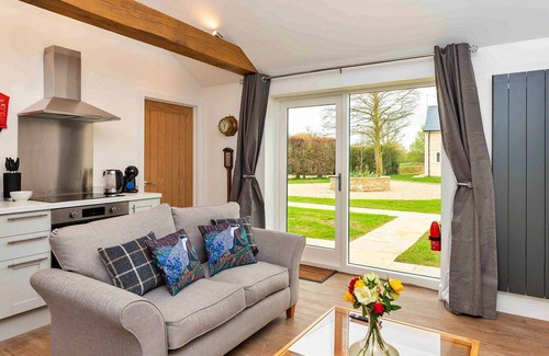 Thurlby House | Wonderful villa for 2 guests with WIFI, terrace and pets allowed