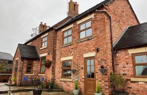 Alton House | Woodbine Cottage-PART OF ALTON COTTAGES