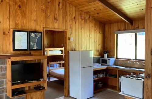 Bournda Cabin | Woodbine Park Eco Cabin 11