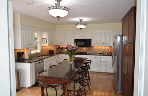 Nashville House | Wooded Mountain View in the City with a Garage