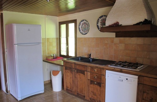 Moux-en-Morvan Ski Chalet | Wooden house with bird sounds on quiet property with free fishing