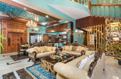 Kammanahalli Villa | Wooden Whispers Traditional Luxe Spacez Villa