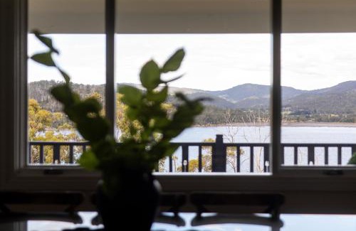 Lymington House | Woodland Bay Retreat-Hot tub,Sauna and Bayview Retreat