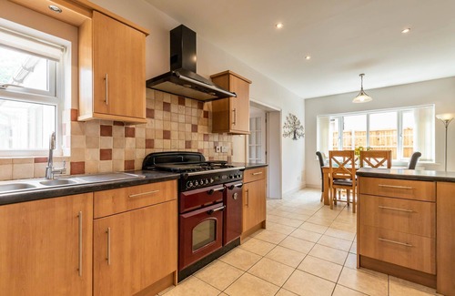 Costessey Cottage | Woodside House | Stunning 7 bedroom property with a hot tub! - Norfolk Holiday Properties