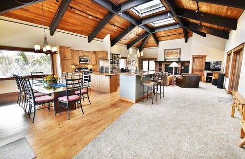 Frisco House | WOW Luxury Unit. Easy Drive to 6 Ski Areas. Garage, Elevator. Near Dining
