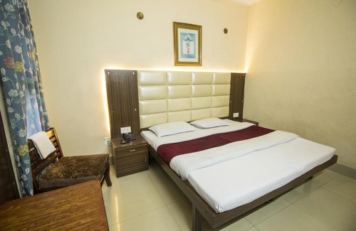 Jwalapur Hotel | WOW STAYZ2 Hotel Jahanvi Dale