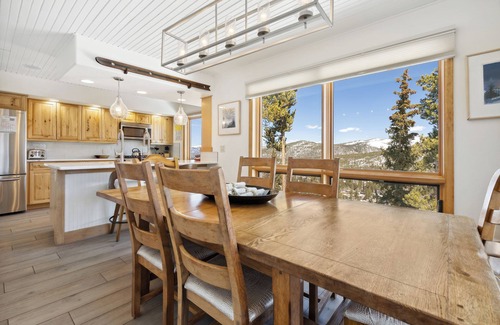 Warrior's Mark House | Wow Views, Ski to Peak 9, fast/easy ski shuttle