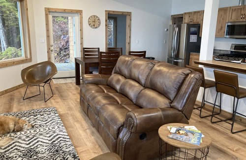 Petersburg Condo | Wrangell Narrows Seaside Getaway with Hot Tub