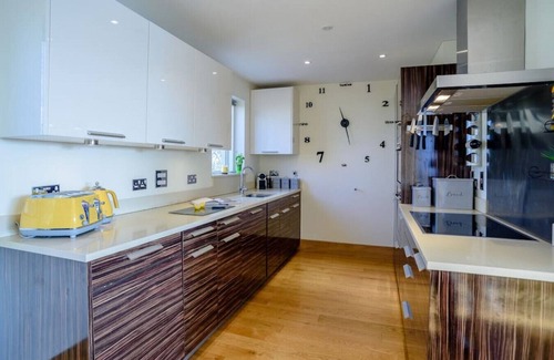 Cirencester House | Wren Lodge - HM11 - HOT TUB -Lakeside Spa Property