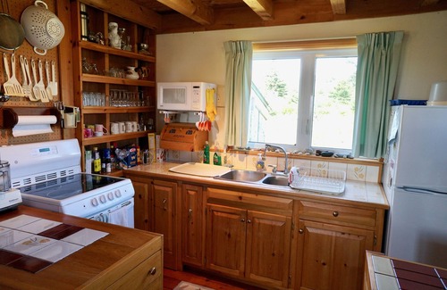 Upper Kingsburg Cottage | Writer's Retreat: Privacy within sight and sound of the sea