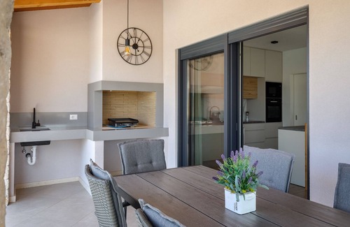 Montizana House | Wunderschöne Villa mit Schwimmbad, Grill, Wifi, Kostenloses Wlan