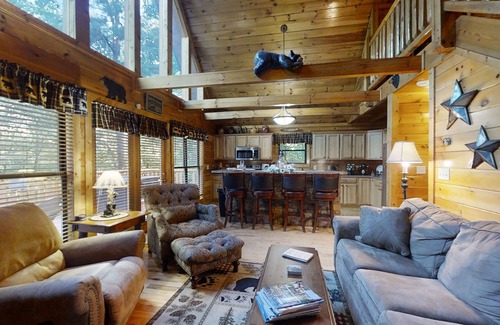 Gatlinburg - Pigeon Forge Cabin | Wuzzy's Flophouse (2-Bedroom Cabin) by RedAwning