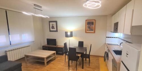 Leon Apartment | www Goyahospitales es Peñalba Parking incluido