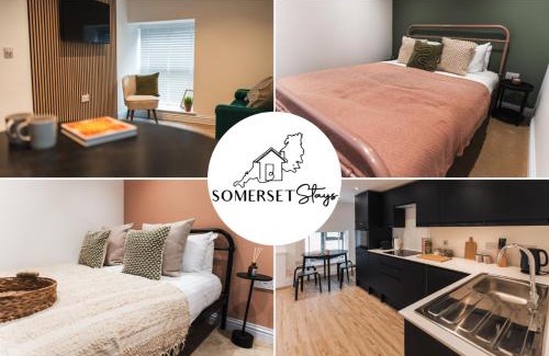 Somerton Apartment | Wych Cottage, Striking 2 Bed, Parking, King Bed, First Floor Flat